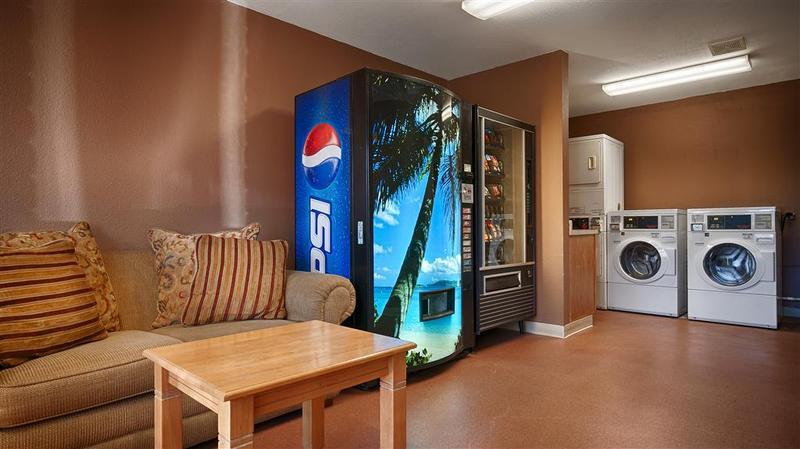 Quality Inn & Suites Phoenix Nw - Sun City Youngtown Eksteriør billede