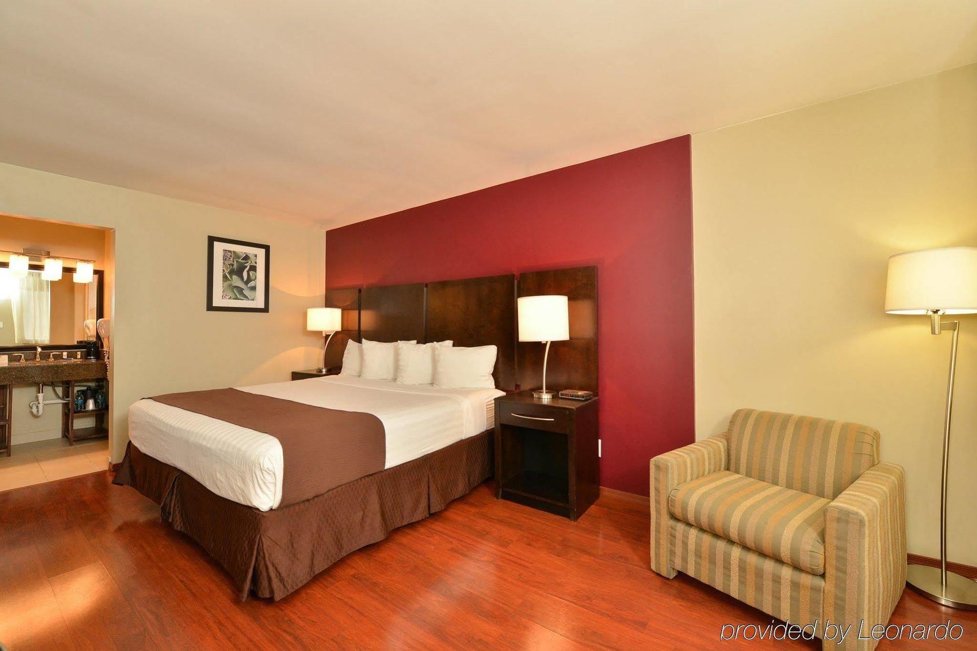 Quality Inn & Suites Phoenix Nw - Sun City Youngtown Eksteriør billede