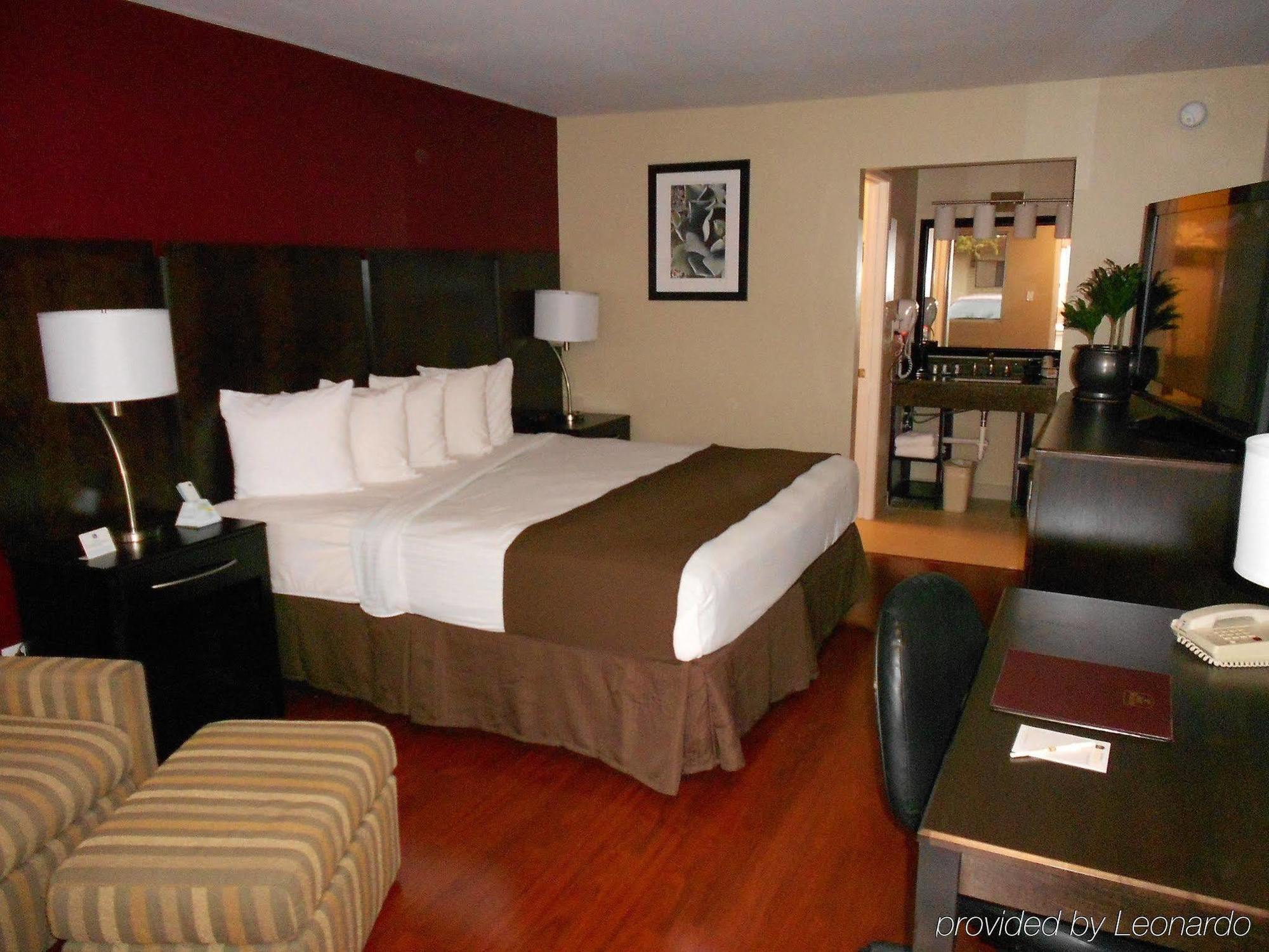 Quality Inn & Suites Phoenix Nw - Sun City Youngtown Eksteriør billede