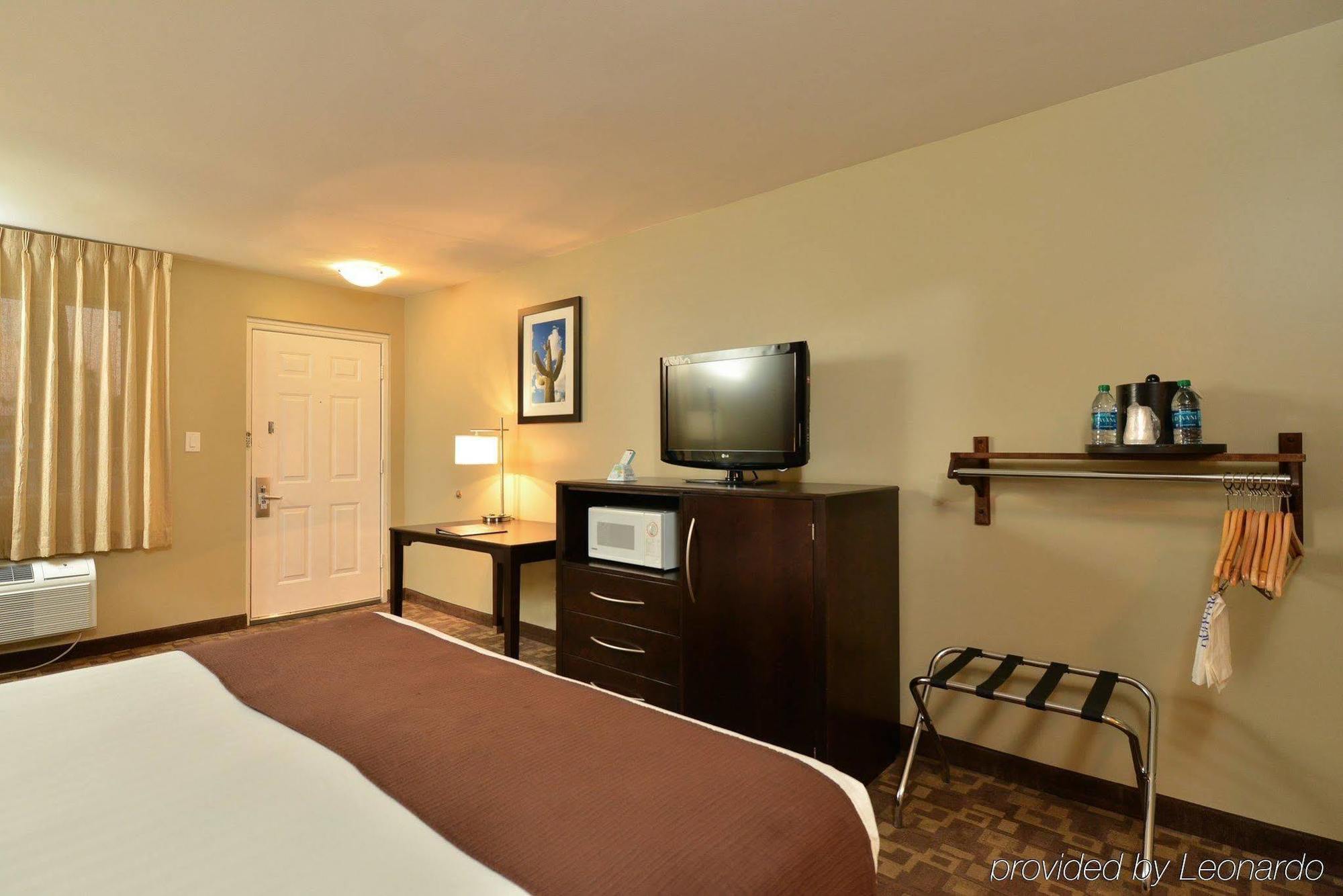 Quality Inn & Suites Phoenix Nw - Sun City Youngtown Eksteriør billede
