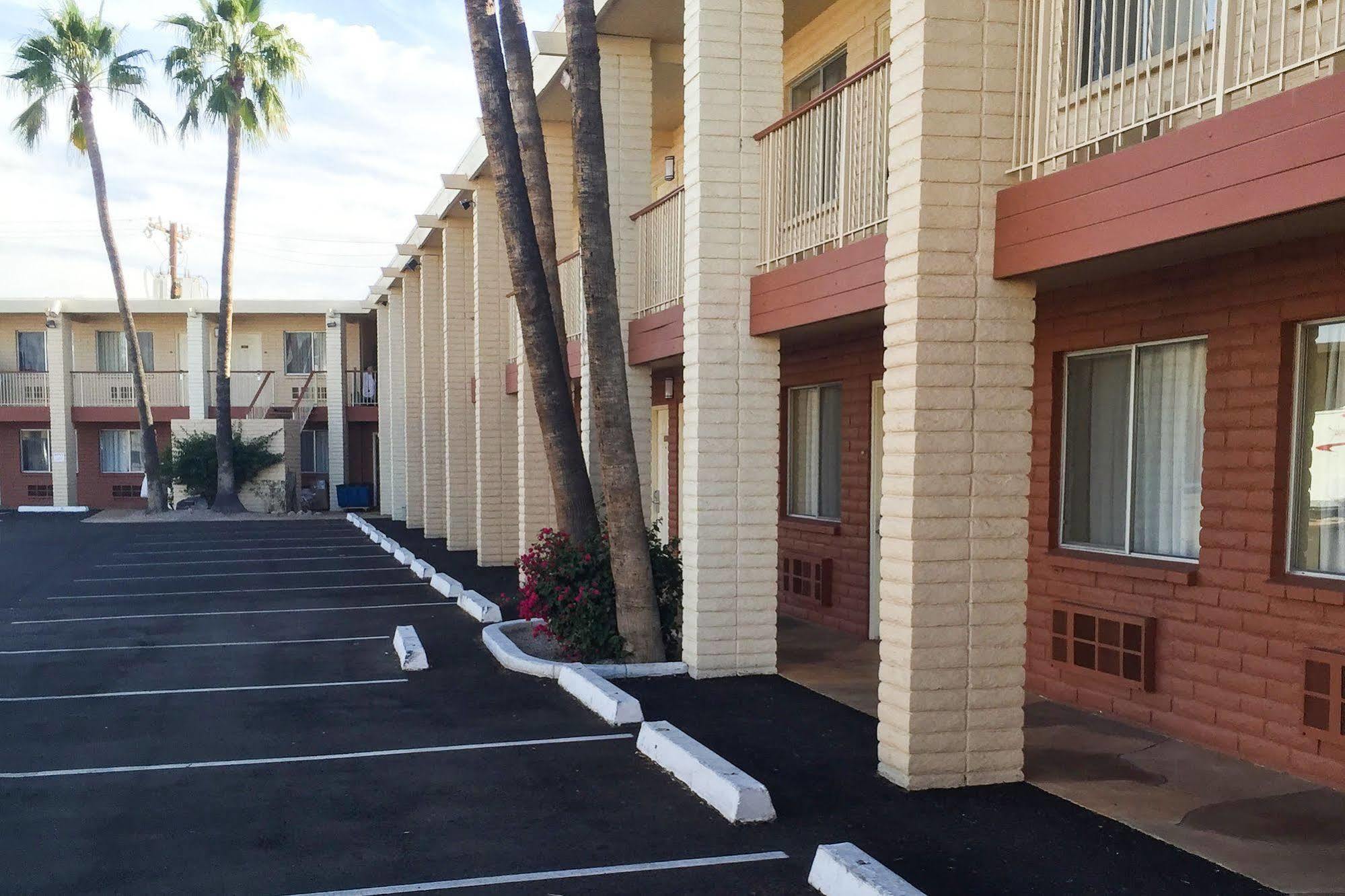 Quality Inn & Suites Phoenix Nw - Sun City Youngtown Eksteriør billede