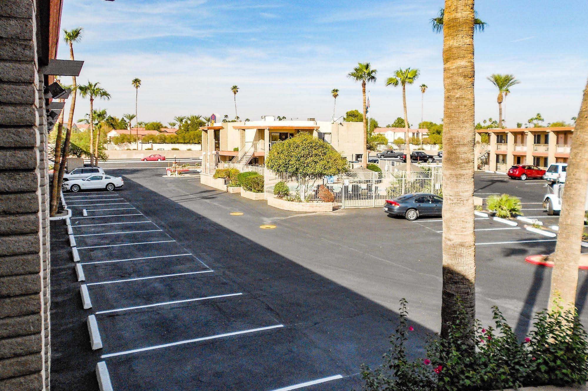Quality Inn & Suites Phoenix Nw - Sun City Youngtown Eksteriør billede