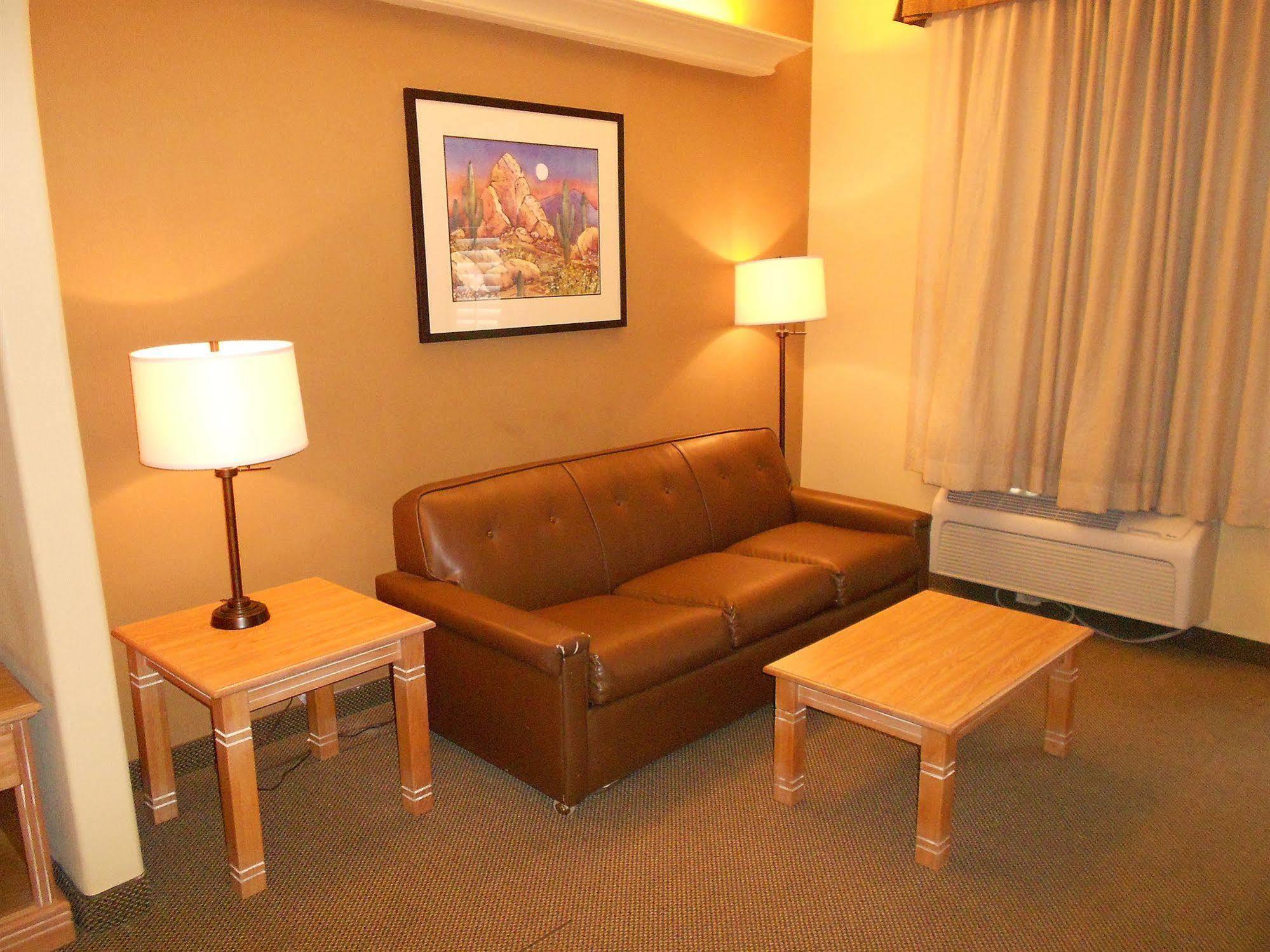 Quality Inn & Suites Phoenix Nw - Sun City Youngtown Eksteriør billede