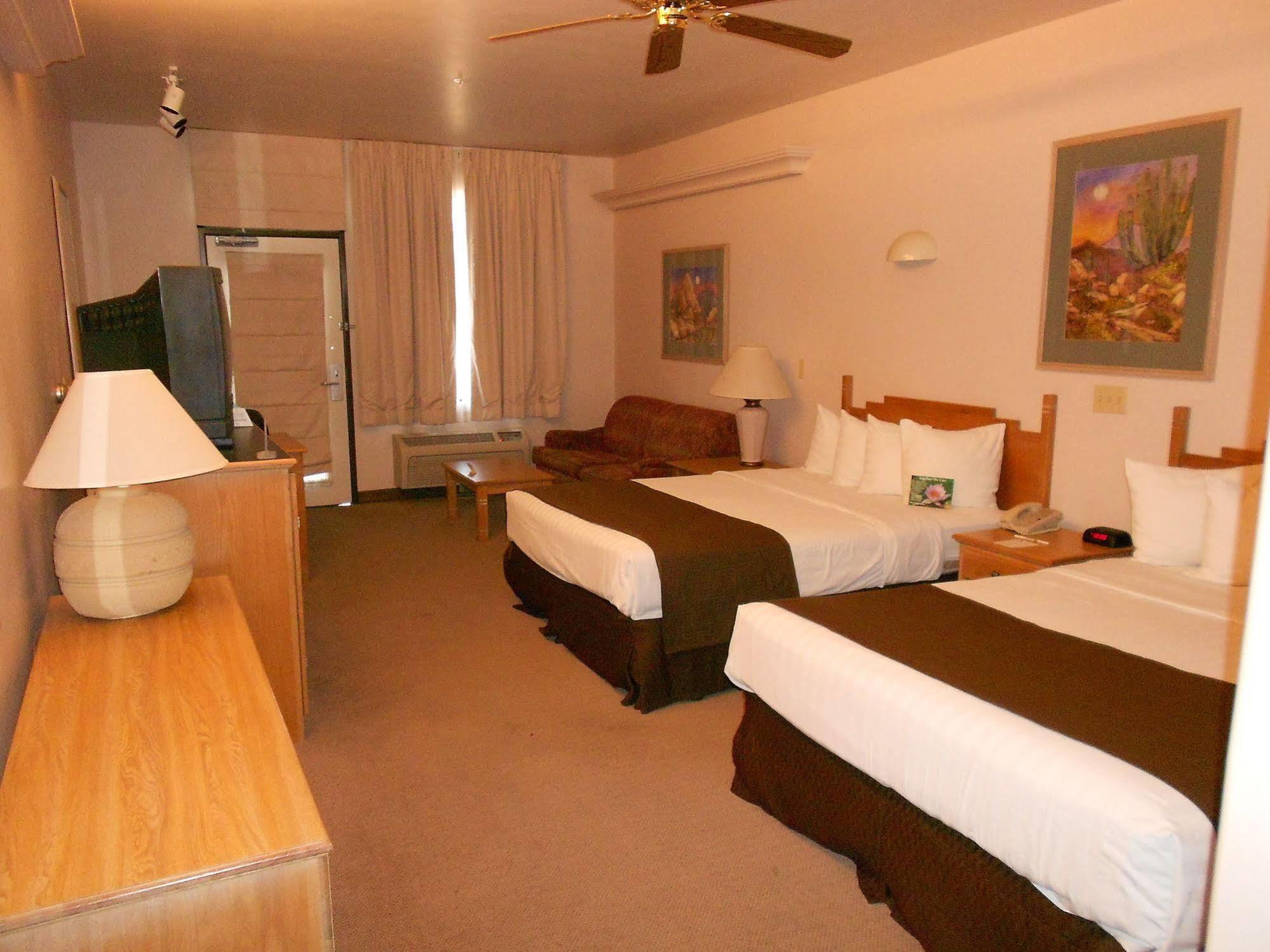 Quality Inn & Suites Phoenix Nw - Sun City Youngtown Eksteriør billede