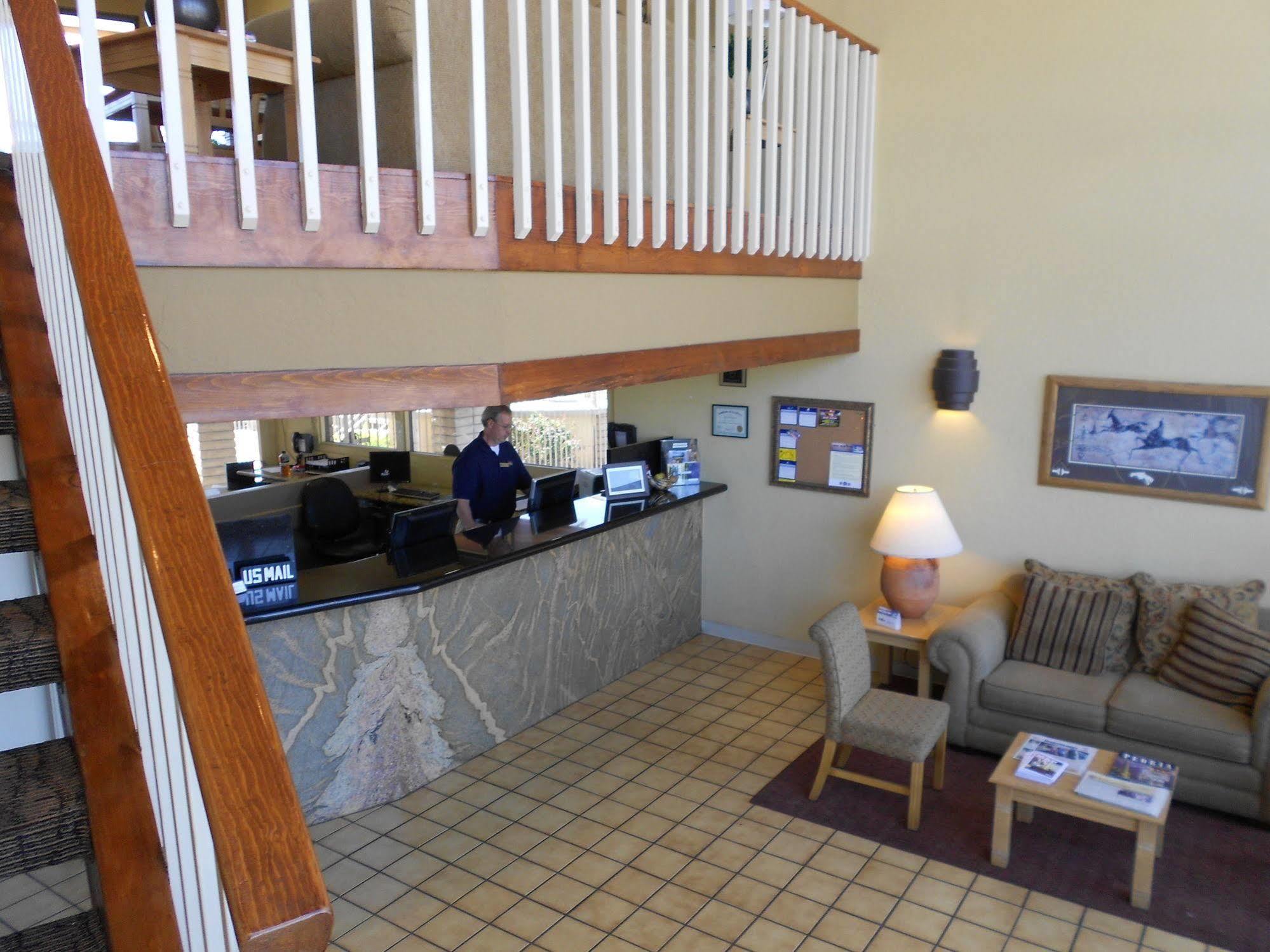 Quality Inn & Suites Phoenix Nw - Sun City Youngtown Eksteriør billede