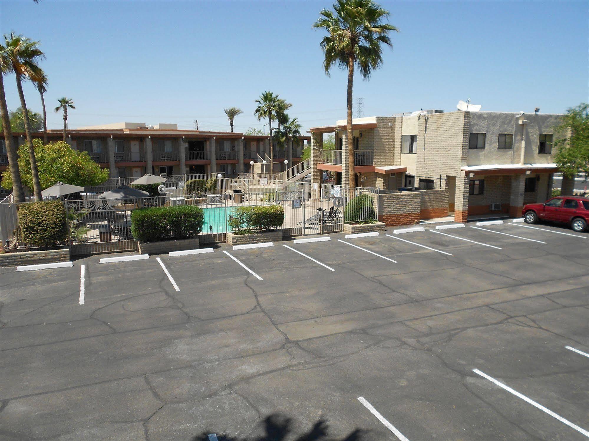 Quality Inn & Suites Phoenix Nw - Sun City Youngtown Eksteriør billede