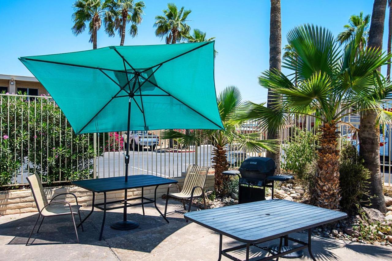 Quality Inn & Suites Phoenix Nw - Sun City Youngtown Eksteriør billede