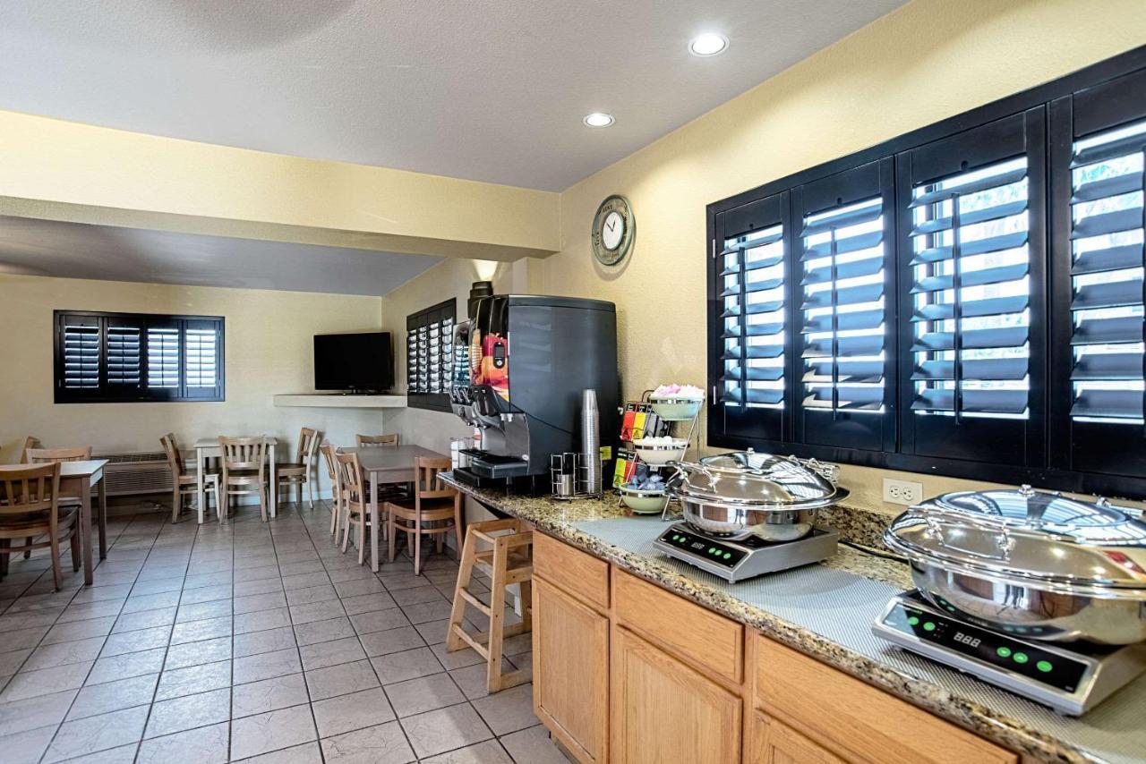 Quality Inn & Suites Phoenix Nw - Sun City Youngtown Eksteriør billede