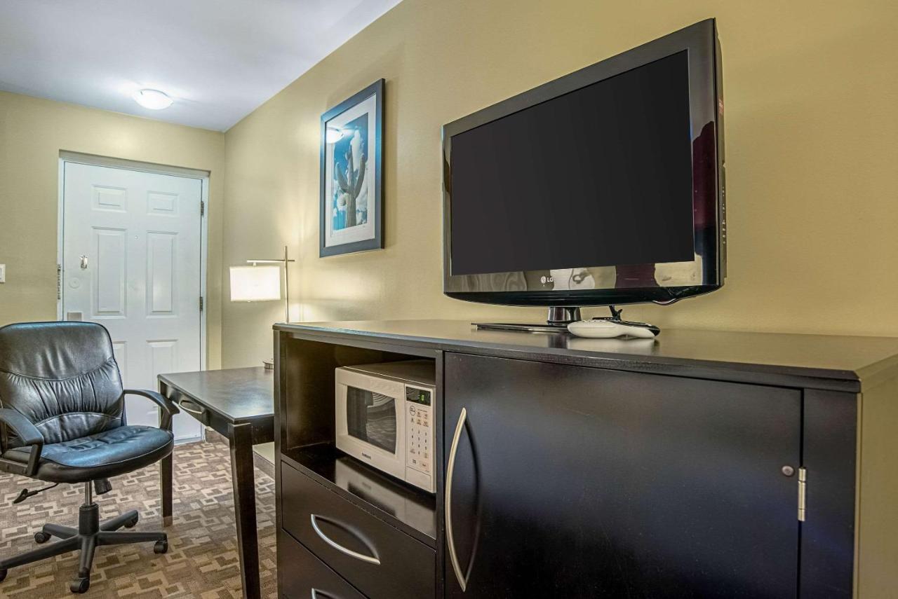 Quality Inn & Suites Phoenix Nw - Sun City Youngtown Eksteriør billede