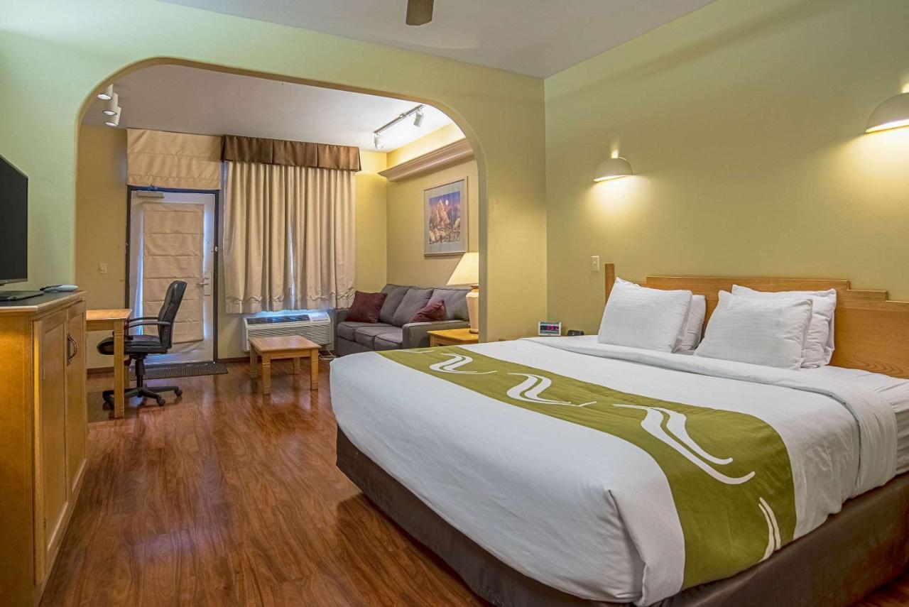 Quality Inn & Suites Phoenix Nw - Sun City Youngtown Eksteriør billede