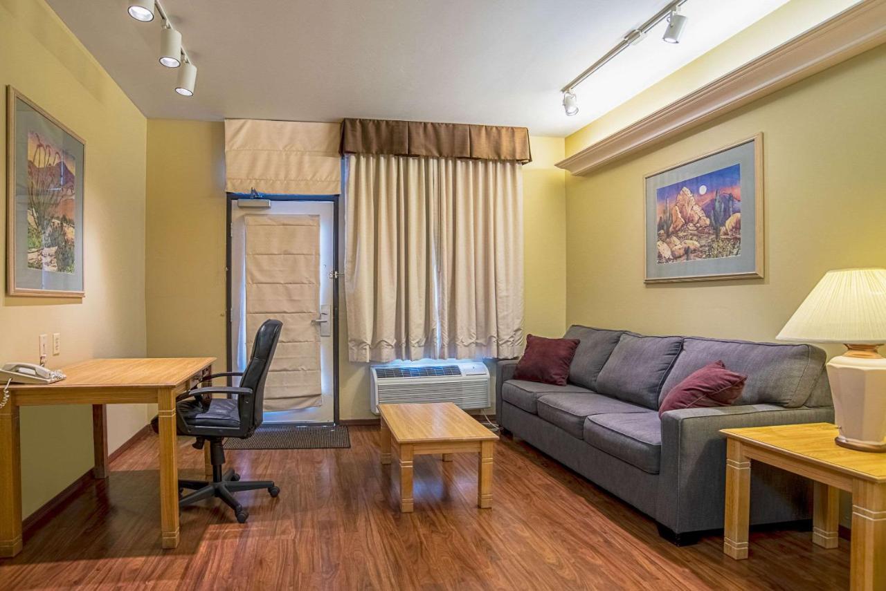 Quality Inn & Suites Phoenix Nw - Sun City Youngtown Eksteriør billede