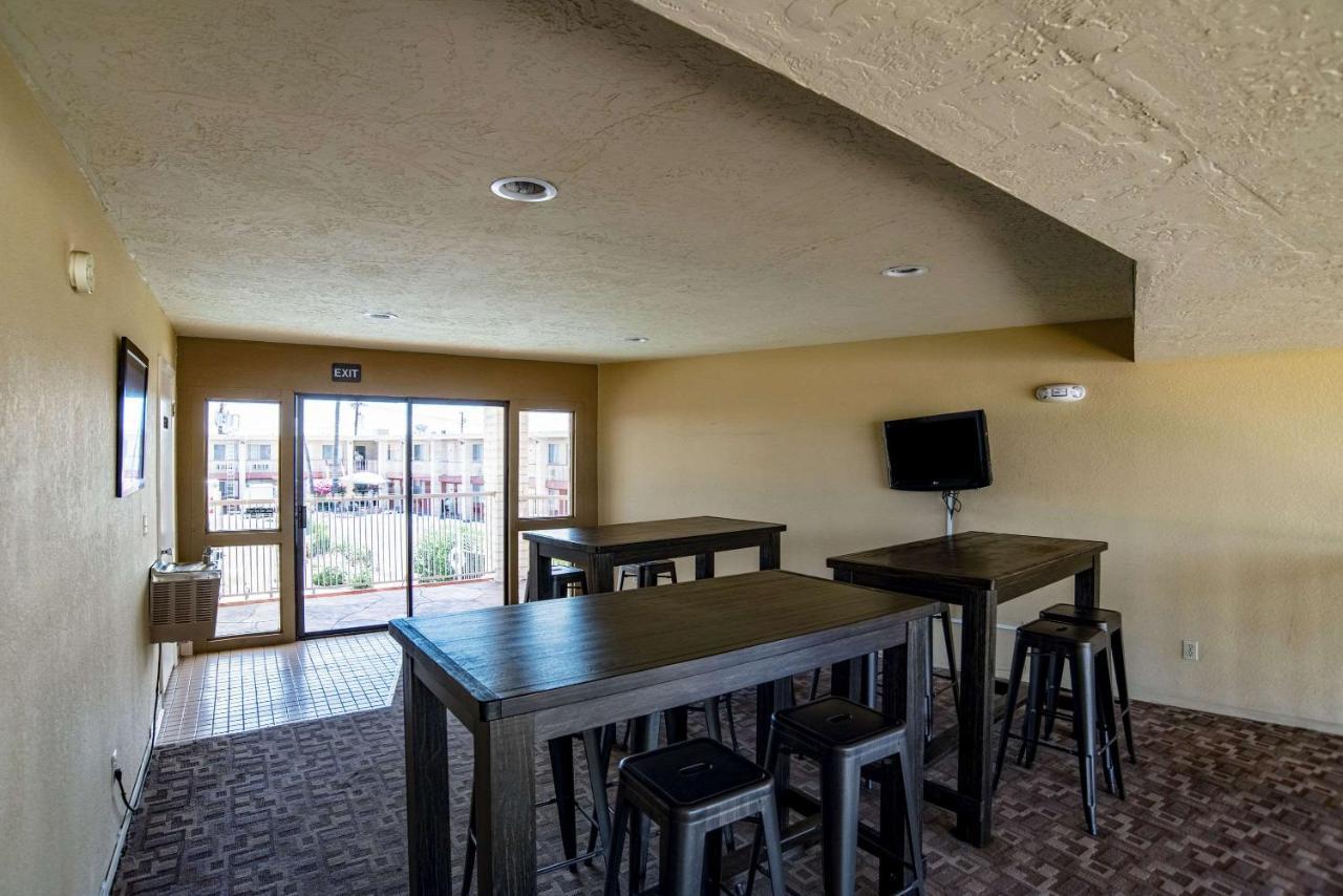 Quality Inn & Suites Phoenix Nw - Sun City Youngtown Eksteriør billede