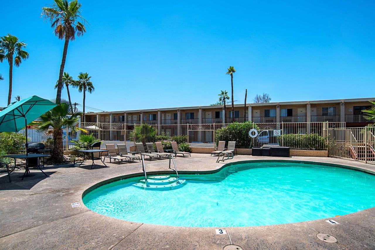 Quality Inn & Suites Phoenix Nw - Sun City Youngtown Eksteriør billede