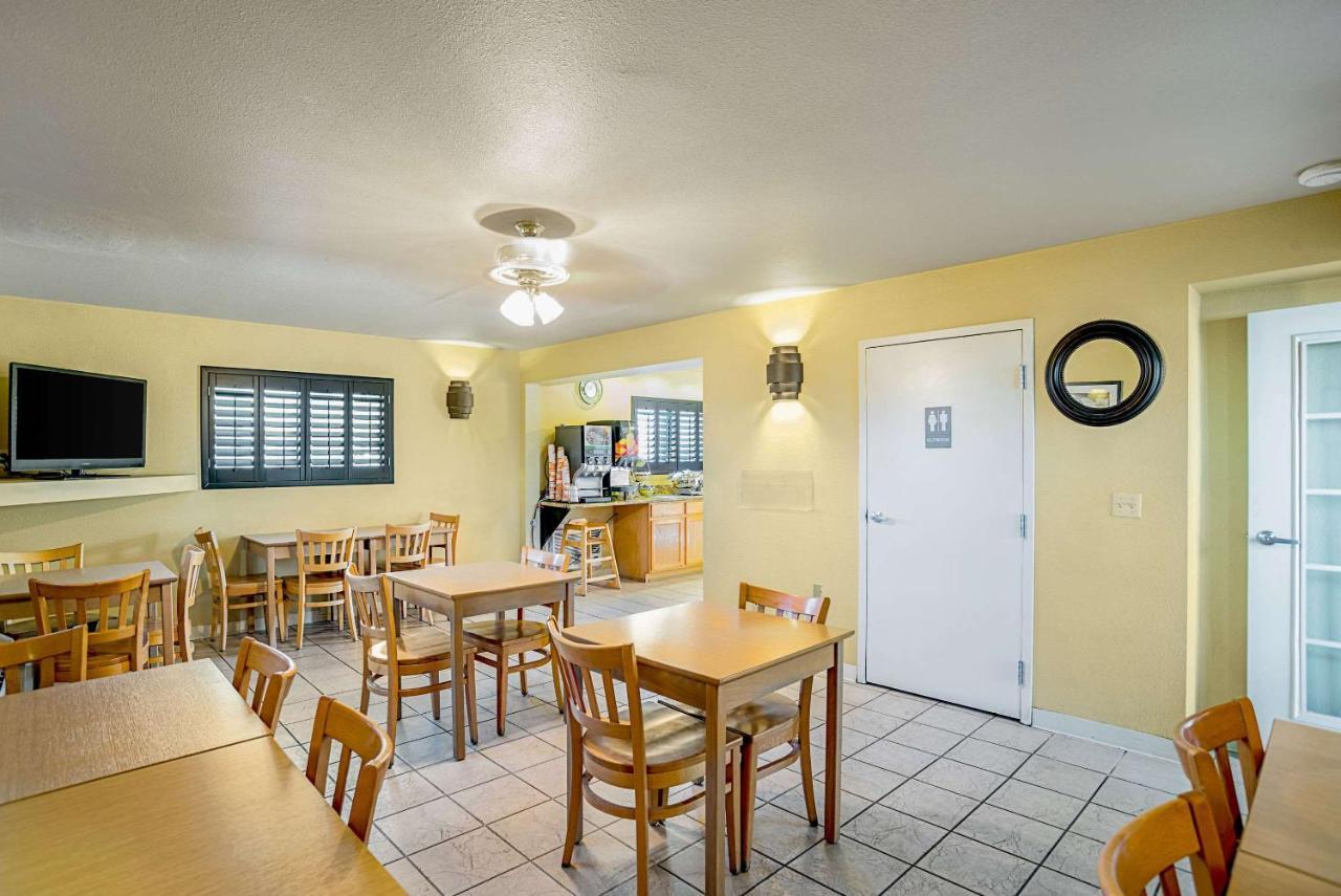 Quality Inn & Suites Phoenix Nw - Sun City Youngtown Eksteriør billede