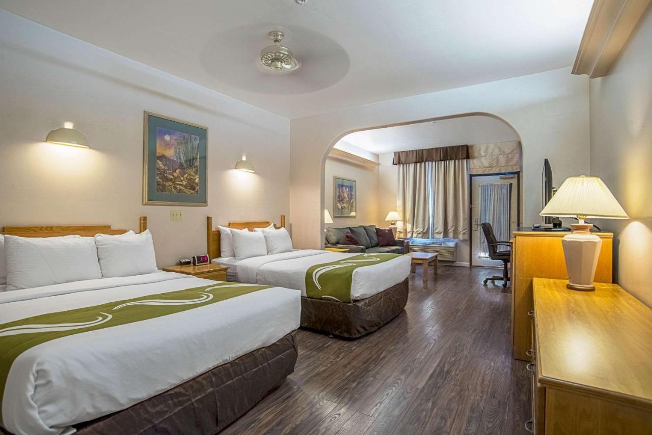 Quality Inn & Suites Phoenix Nw - Sun City Youngtown Eksteriør billede