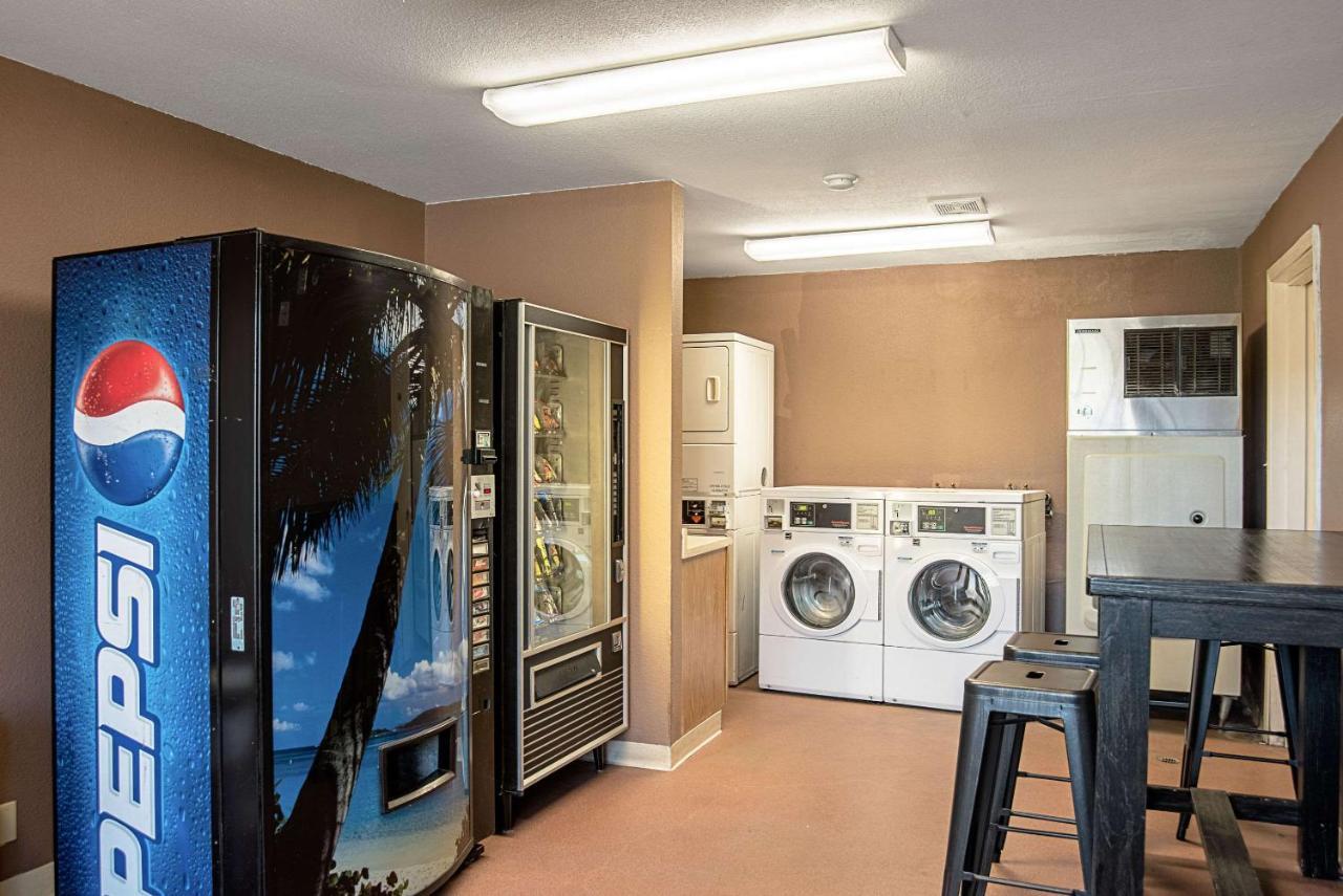 Quality Inn & Suites Phoenix Nw - Sun City Youngtown Eksteriør billede