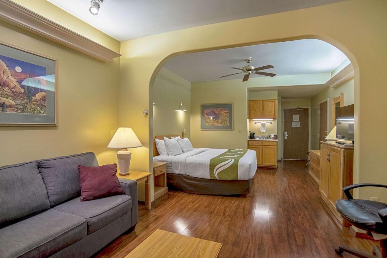 Quality Inn & Suites Phoenix Nw - Sun City Youngtown Eksteriør billede